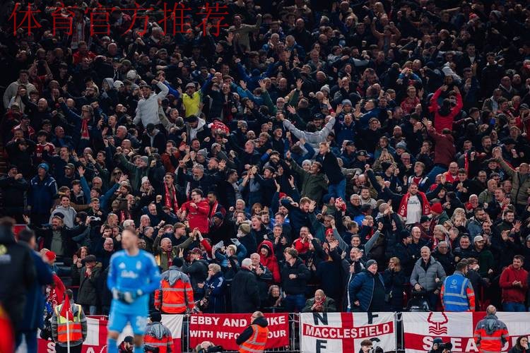 又一场3-0!英超54岁名帅力挽狂澜:7场4胜 带队双线狂奔 又一场3-0!英超54岁名帅力挽狂澜:7场4胜 带队双线狂奔